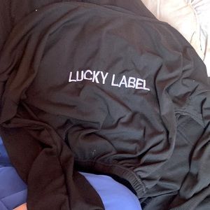 Lucky label xl black long sleeve crop